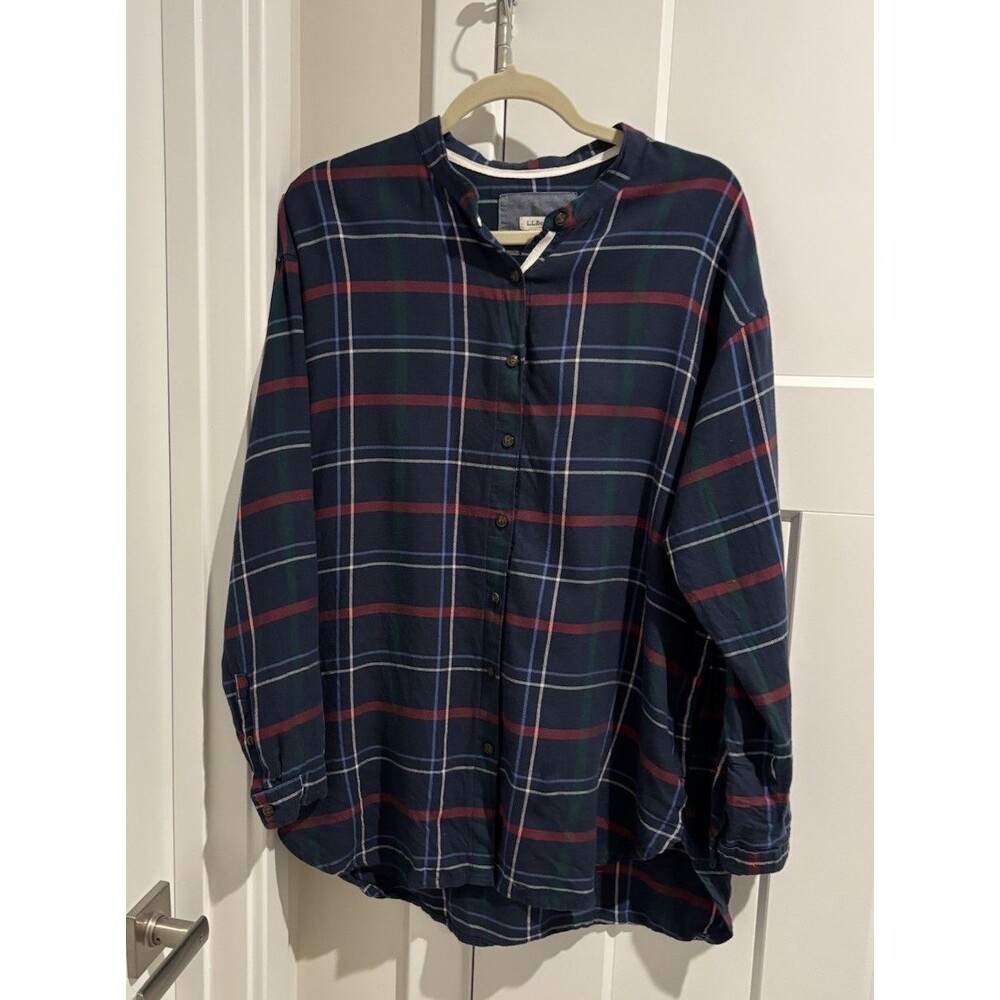 L.L Bean Women’s Flannel Shirt Sz M Long Sleeve Button Up Pockets Blue/Green/Red